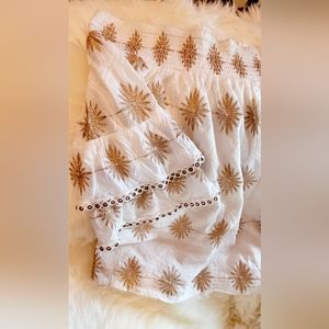 Boston Proper, Gold-embroidered detail, off the shoulder size S